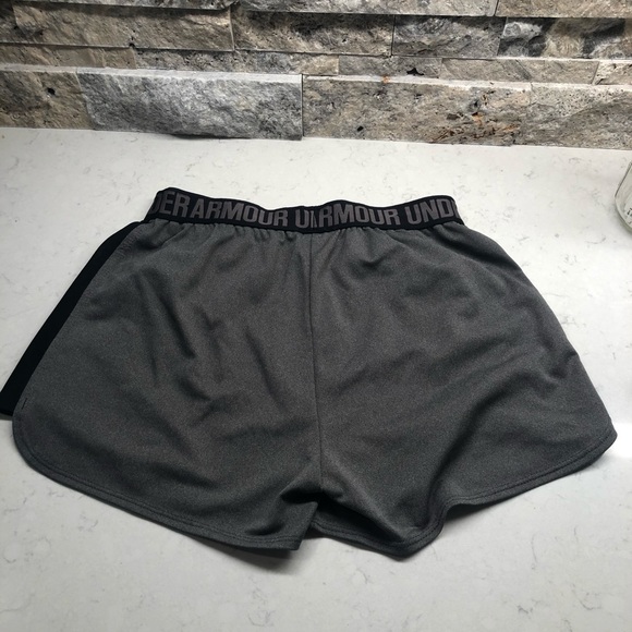 Gray under armor shorts - Picture 2 of 3